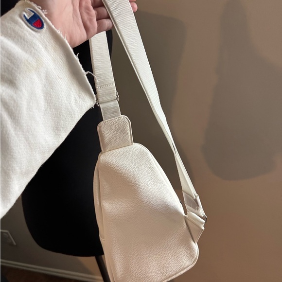 Melt Cosmetics x Monsters limited edition cross body - Picture 6 of 7